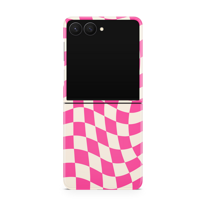 It Girl Wavy Checkers II MagSafe Phone Case