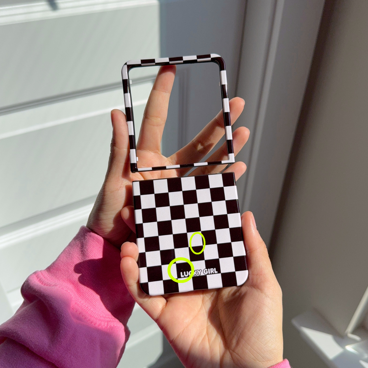 Onyx Checkers II - Z Flip 7